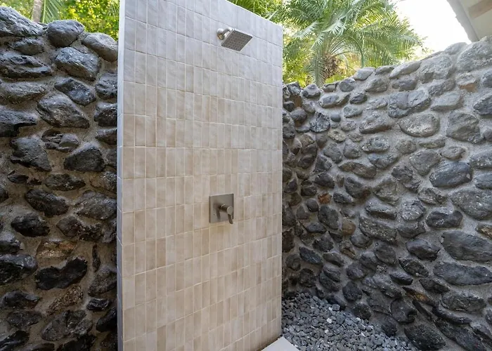 Villa Cara Cara - Luxury Beachfront With Private Pool