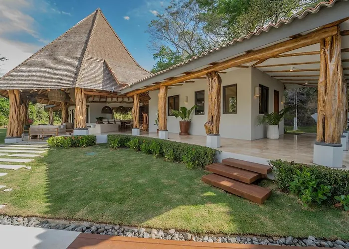 Villa Cara Cara - Luxury Beachfront With Private Pool